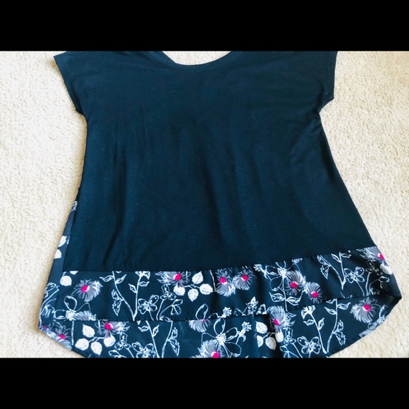 Black and Floral Hi-Lo Top - Picture 6 of 9